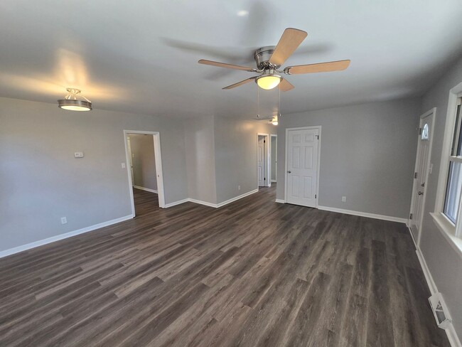 Building Photo - 3 bedroom house in Petersburg