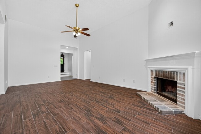 Building Photo - 319 Fantasy Ln