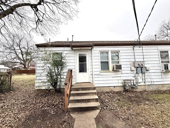 Building Photo - 33 8th Ave NW