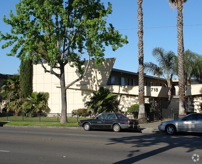 Primary Photo - 718 S Raitt St