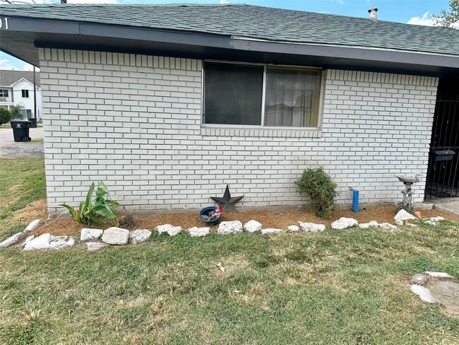 Building Photo - 5405 Suez St