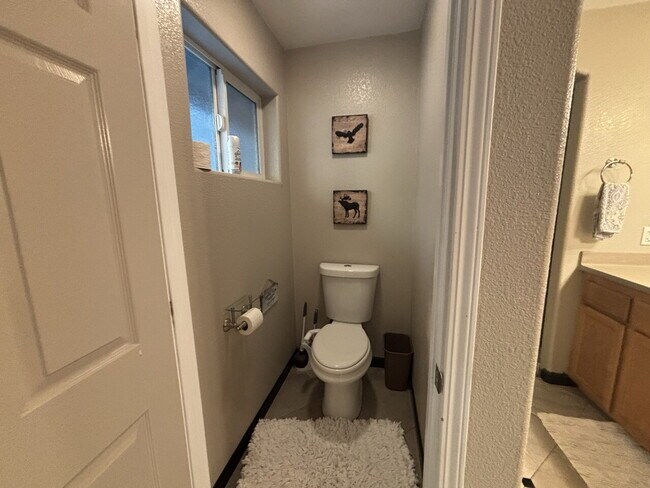 Building Photo - Rare 4-bedroom 3-bath home with studio apartment conveniently located off Starkes Grade Road! Opt...