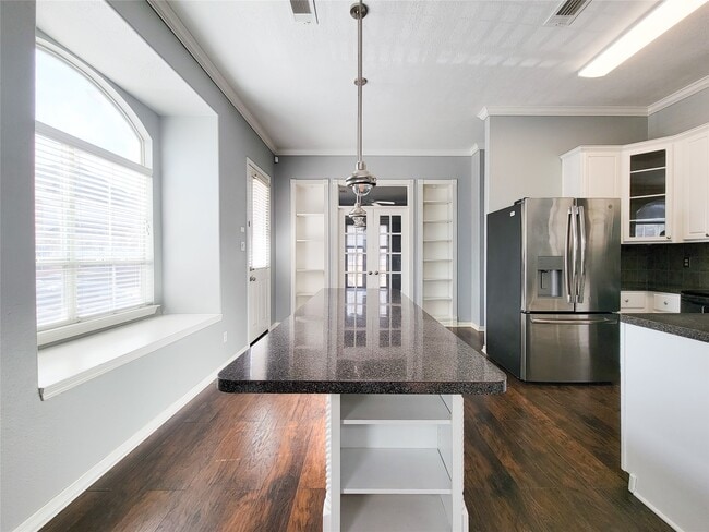 Building Photo - 12755 Mill Ridge Dr