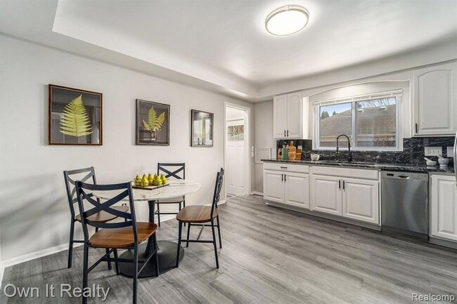 Building Photo - 5972 McMillan St