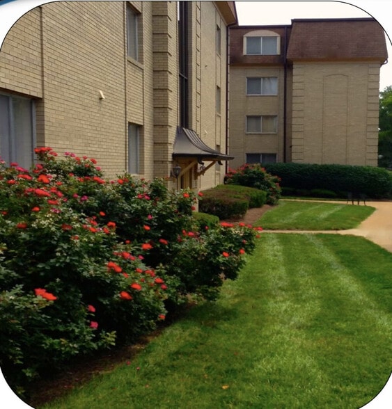 Interior Photo - Versailles Apartments