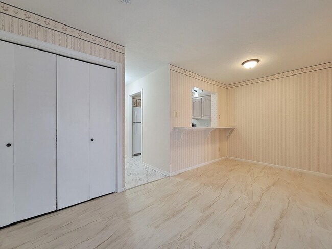 Building Photo - 1815 Country Village Blvd