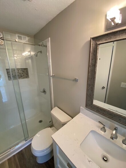 Master bathroom - 3100 Heathstead Pl