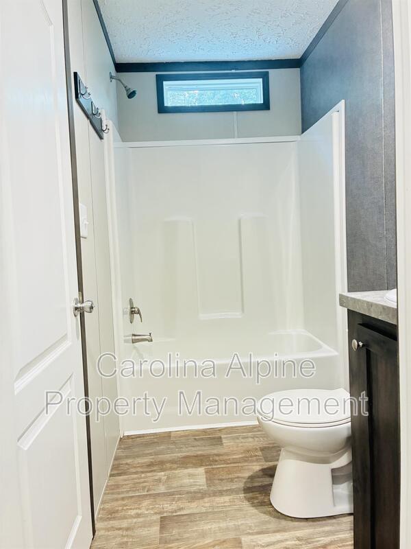 Building Photo - 315 Starling Ln