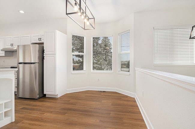 Building Photo - Fully renovated 3 bed/ 2.5 bath duplex in Casle Rock!!