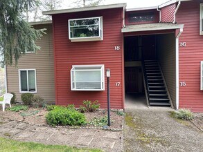 Building Photo - Ideal 2 Bedroom 2 Bathroom Lower Level Unit - Backs to Beautiful Greenspace!