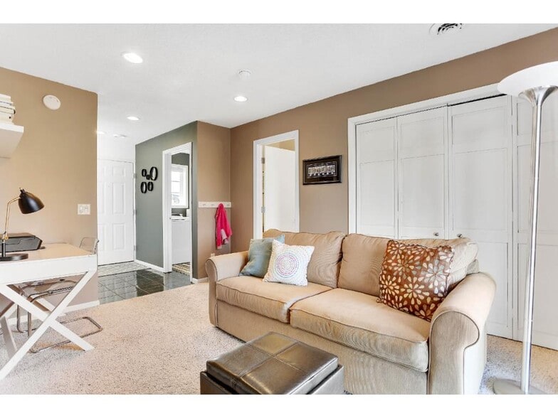 Building Photo - 2059 Brittany Ct