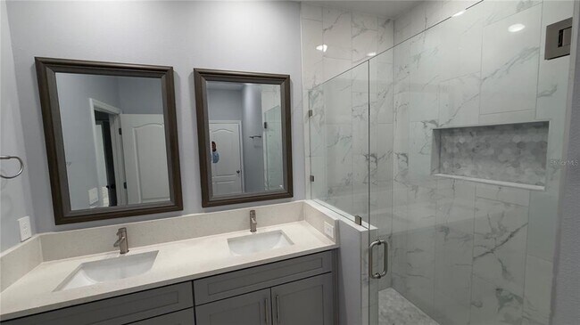 Building Photo - 706 S Thacker Ave