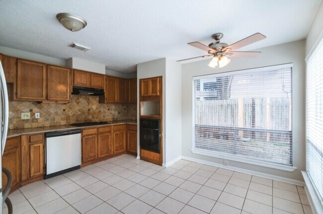 Building Photo - 16007 Sierra Vista Dr