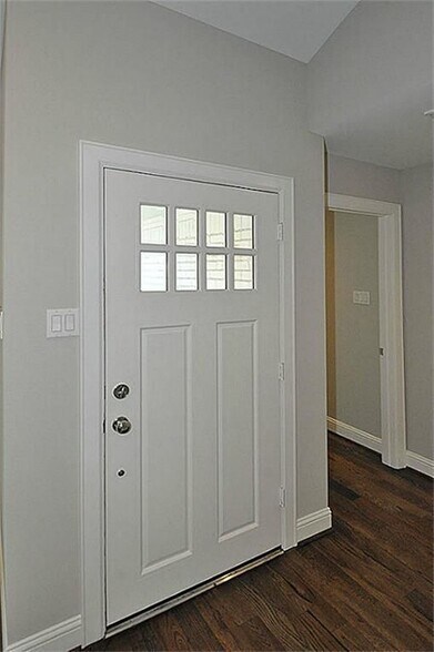 Building Photo - 2107 Hewitt Dr