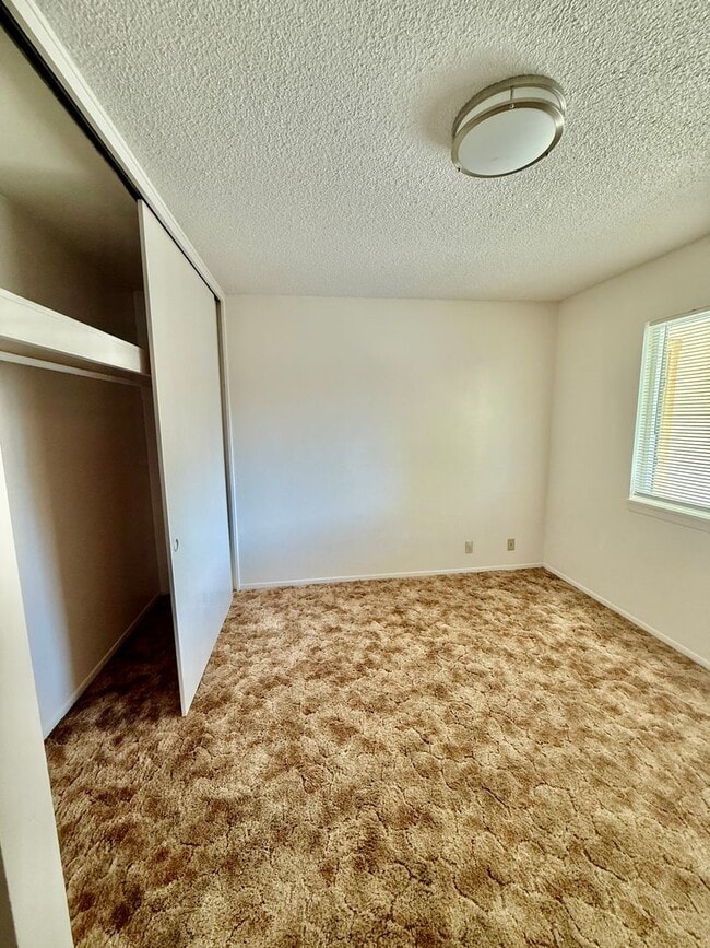 Building Photo - 287 E Elm St