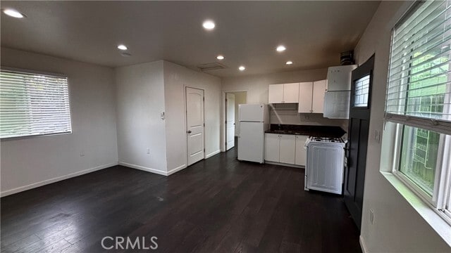 Building Photo - 7922 Lindley Ave