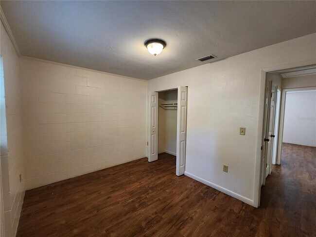 Building Photo - 206 NE 7th Pl