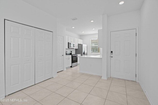 Building Photo - 40 Crisanto Rd