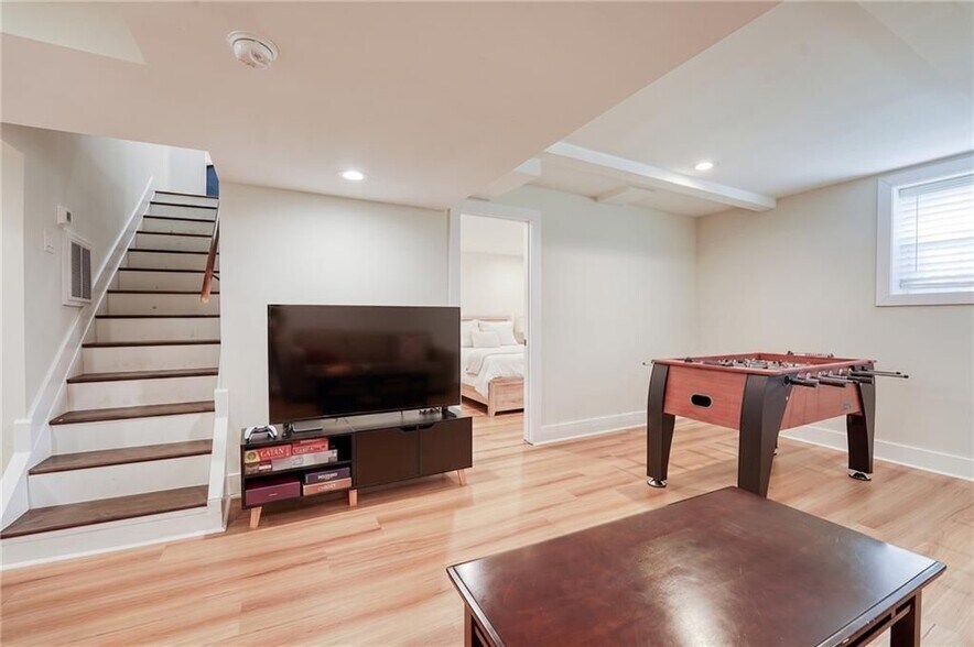 Building Photo - 3076 McCully Dr NE