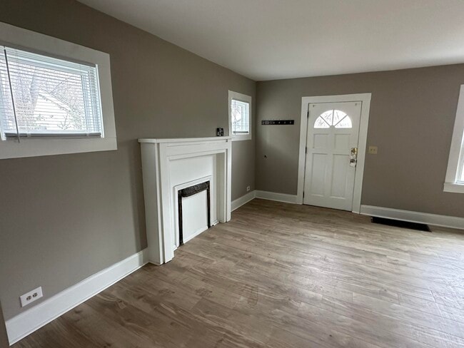 Building Photo - 302 Clay St