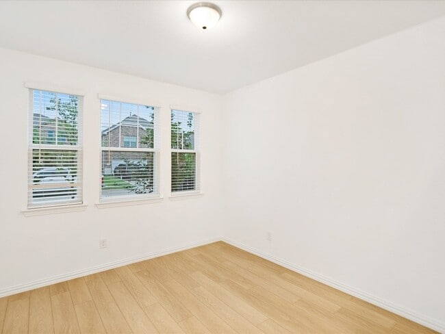Building Photo - 2116 Sunnymede Dr