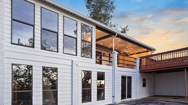 Building Photo - 6620 Upton Ln