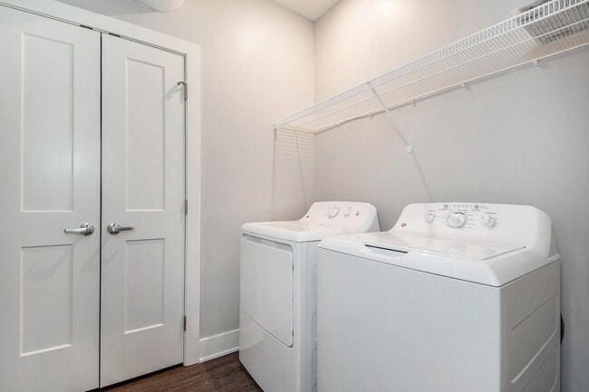 Building Photo - Three Bedroom | Two Bath in Ada, MI