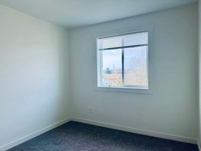 Building Photo - 1926 SW Washington St