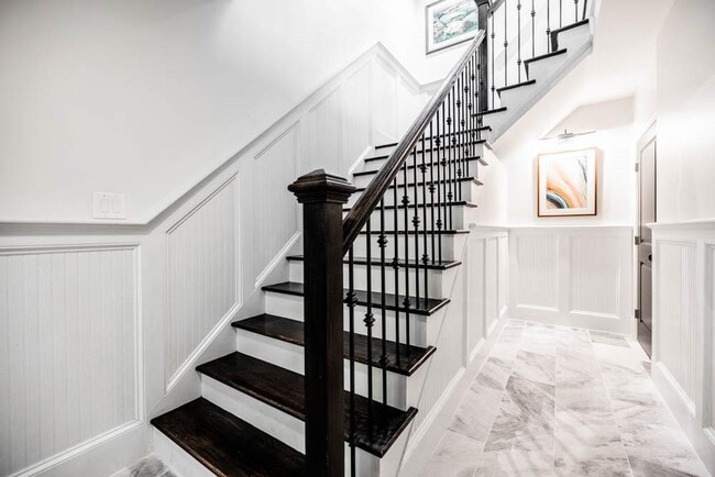 Building Photo - 470 Hamilton St SE