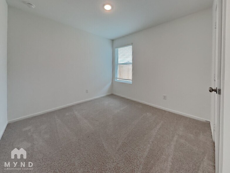 Building Photo - 415 Indian Blossom