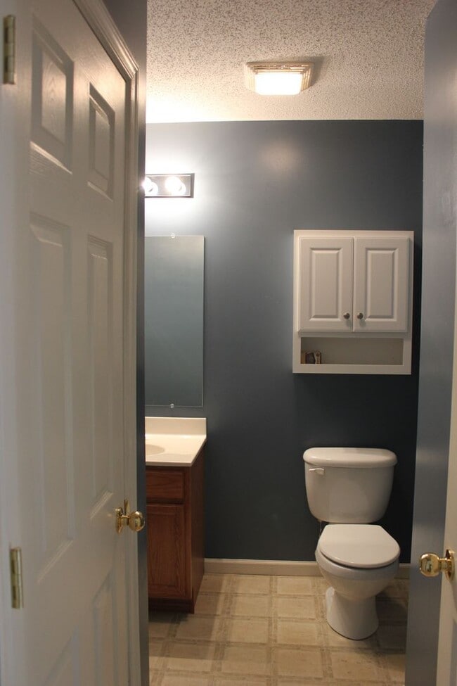Building Photo - Two Master Suite Townhouse in Avalon Woods