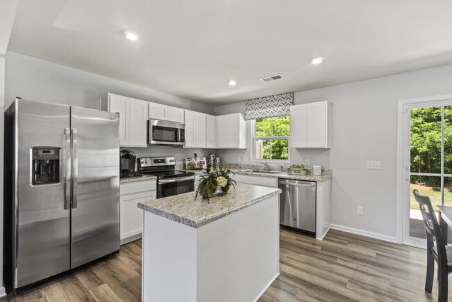 Building Photo - 3 bedroom 2.5 Bath Unfurnished Townhome fo...