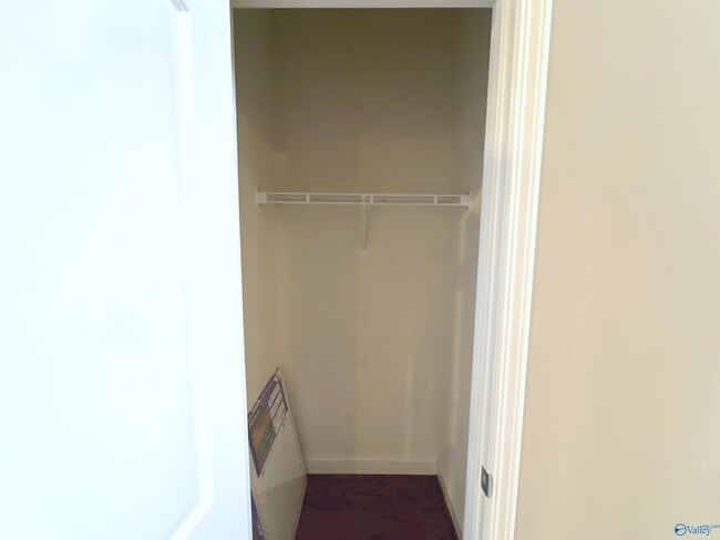 Building Photo - 126 Windridge Way SW