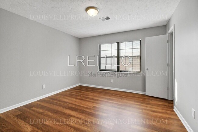Building Photo - 621 Westport Rd