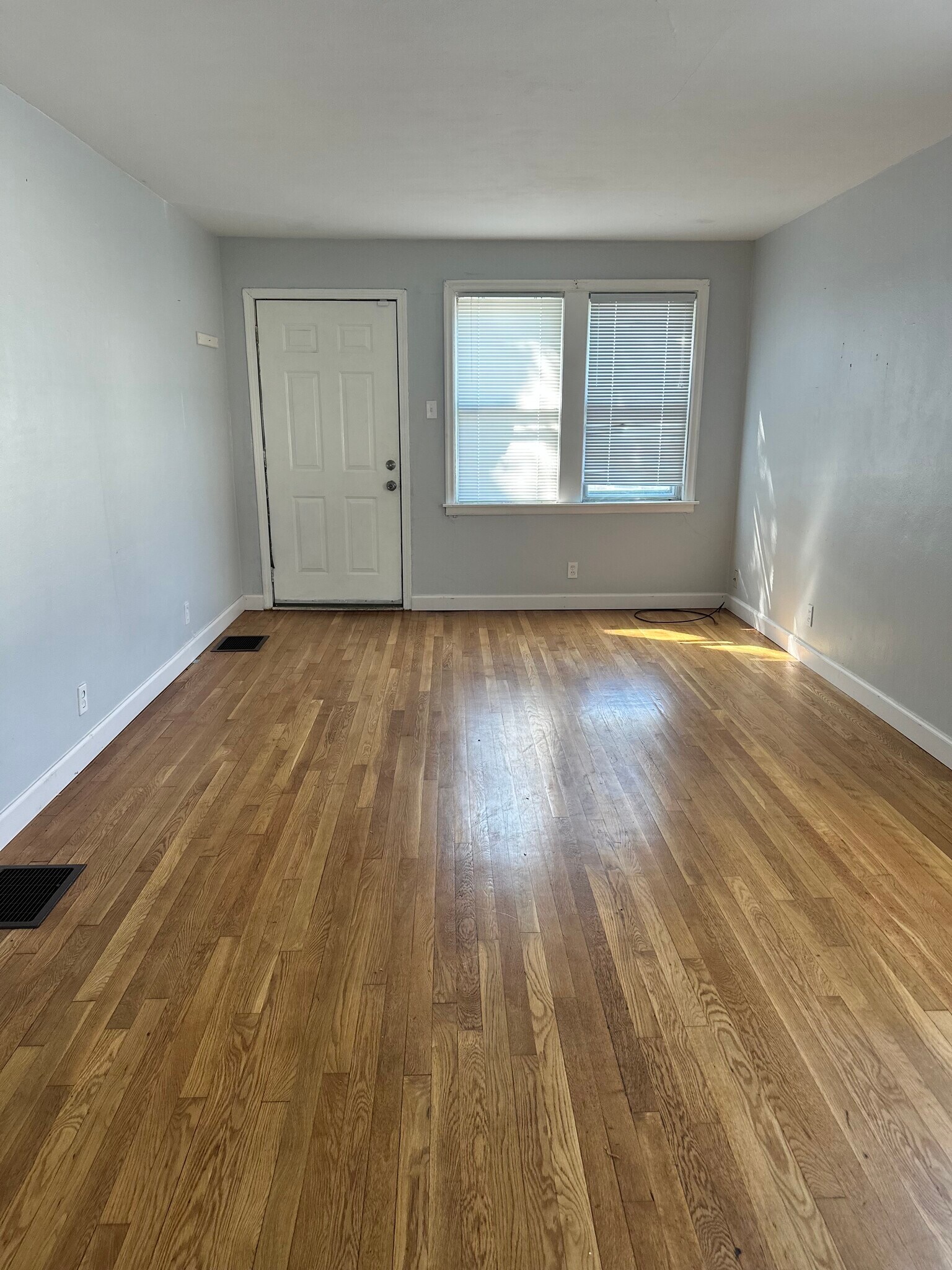 Building Photo - 6531 Leschen Ave