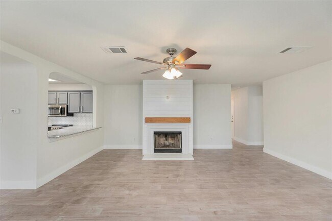 Building Photo - 705 Catumet Dr