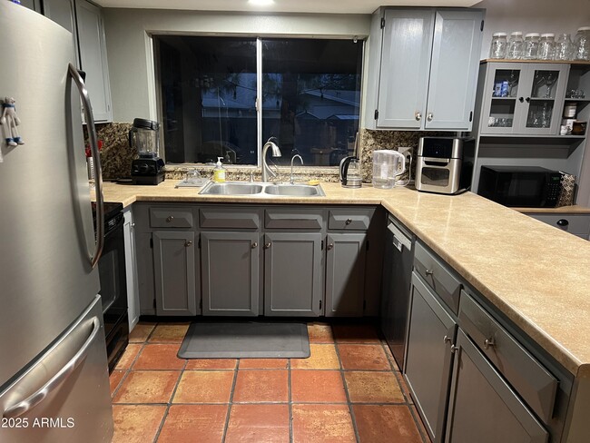 Building Photo - 15635 North 21st St