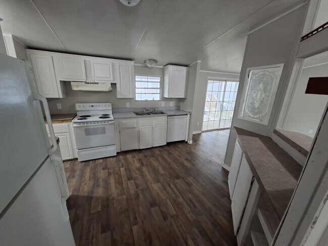 Building Photo - 111 Carnes Blvd