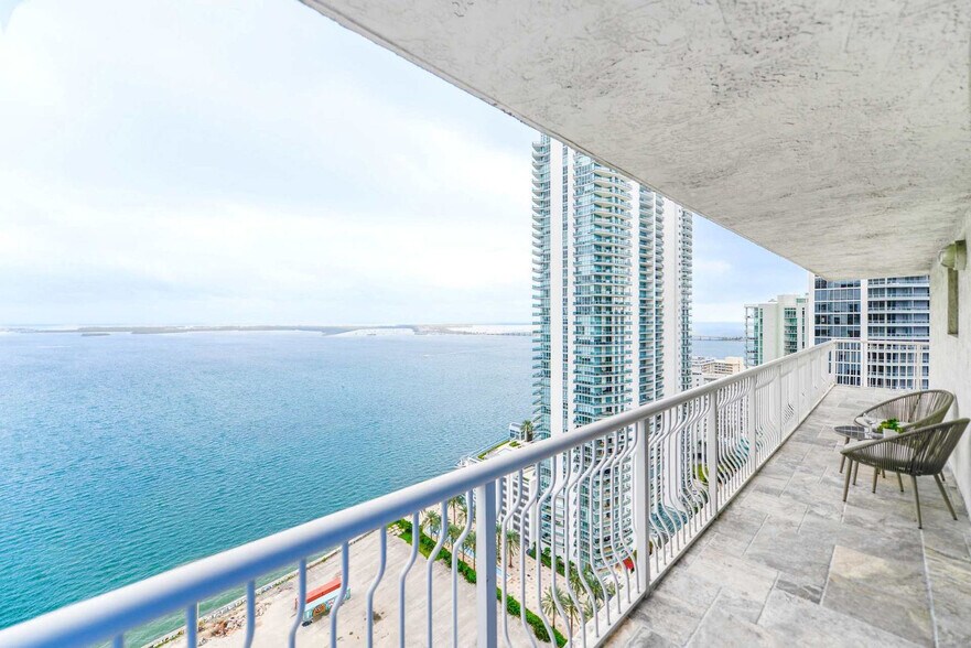 Building Photo - 1200 Brickell Bay Dr