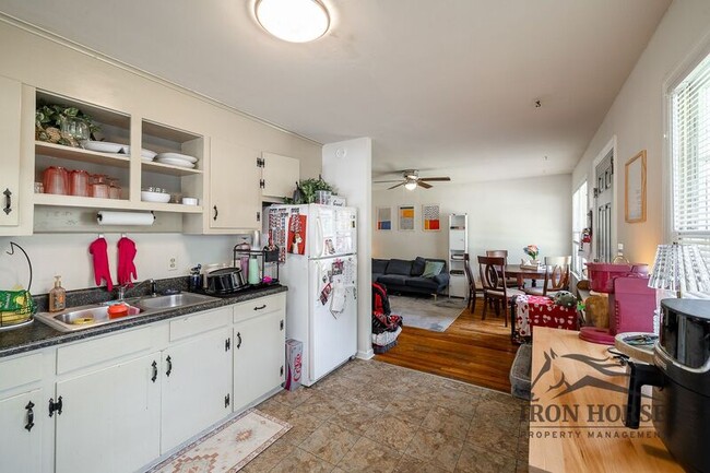 Building Photo - 2021 S Lumpkin St