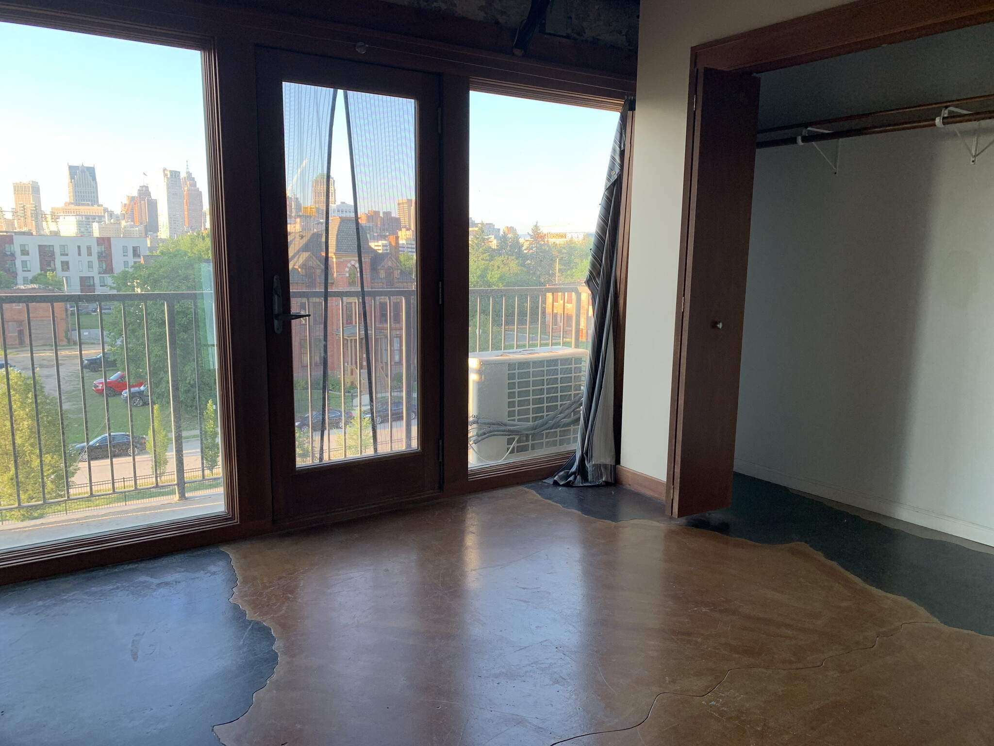1st bedroom with balcony - 2915 John R St