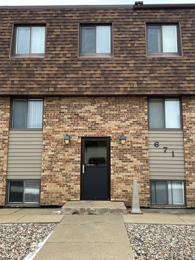Primary Photo - Crown Point Rentals