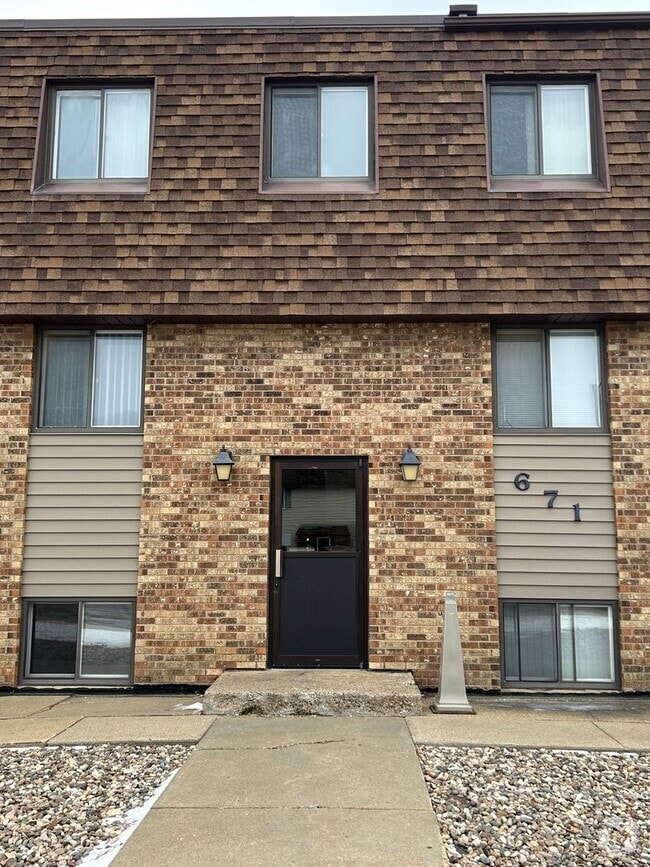 Building Photo - Crown Point Rentals