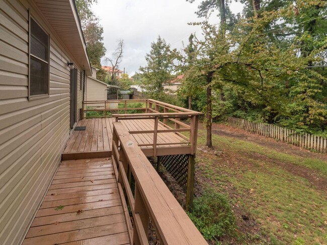 Building Photo - 11814 Ashwood Dr