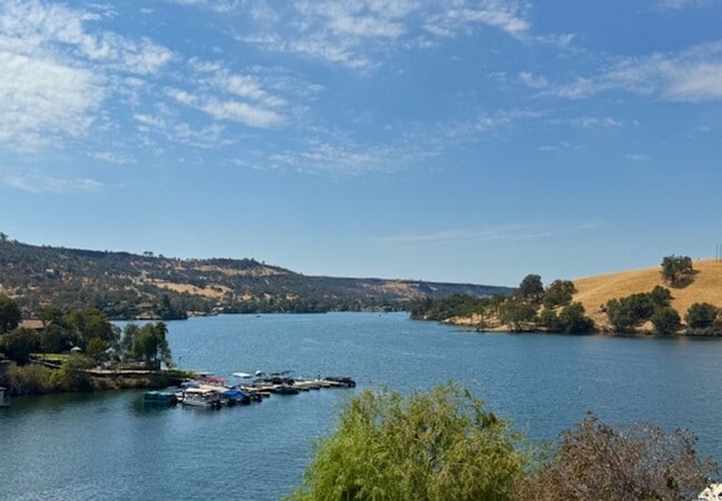 Building Photo - Move in special: $500 off first months rent! Home located in a gated Lakefront community with 3 s...