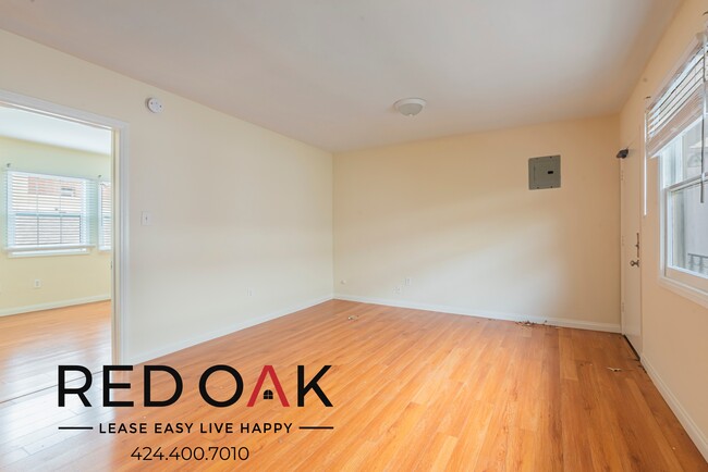 Building Photo - 615 1/2 N Rossmore Ave-209