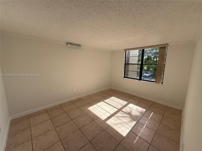 Building Photo - 10875 SW 112th Ave