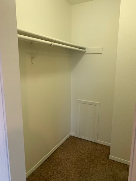 Building Photo - 2616 19th Ave W