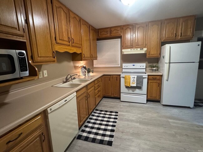 Building Photo - 709 Thornberry Dr