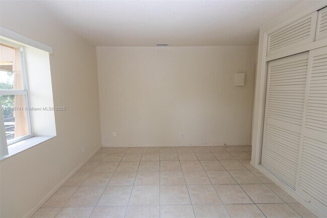 Building Photo - 8900 NW 38th Dr